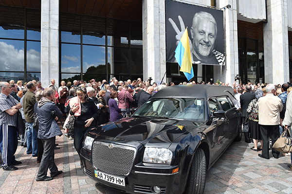 A memorial service in Kiev for Pavel Sheremet, CPJ’s 1998 honoree, who was killed in a car bombing in July. (AFP/Sergei Supinsky)