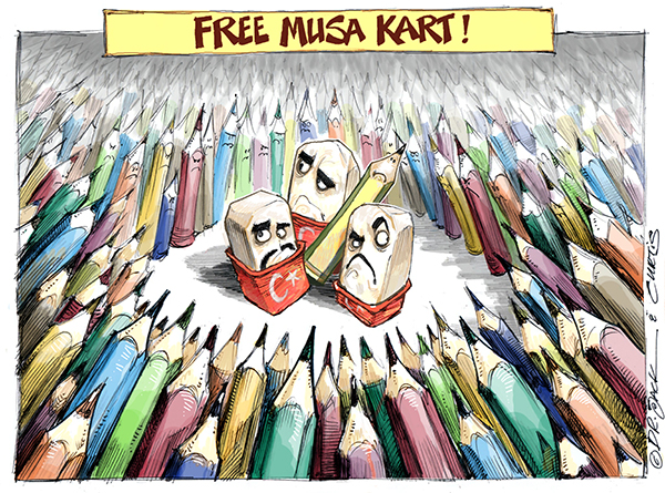 一幅支持土耳其报纸《共和国报》（Cumhuriyet）漫画家穆萨·卡特（Musa Kart) 的漫画。卡特因为反政府罪名而被监禁。（杰克和柯蒂斯 Dr Jack & Curtis)