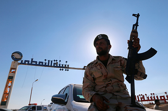 A soldier loyal to Field Marshal Khalifa Belqasim Haftar sits outside the Zueitina oil terminal, west of Benghazi, Libya, September 15, 2016. (Reuters/Esam Omran Al-Fetori)