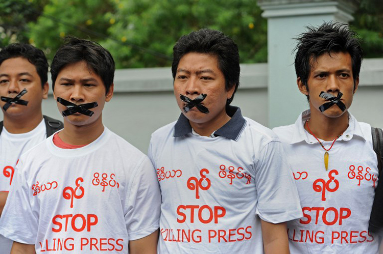 Journalists wearing T-shirts saying "stop killing press" protest in Yangon, Myanmar, July 12, 2014. (AFP/Soe Than Win)