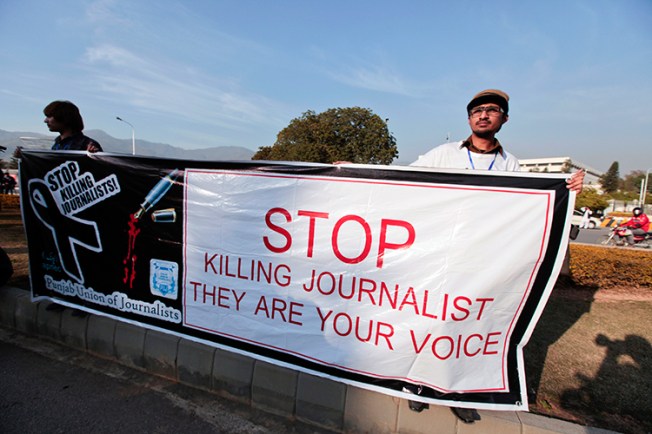 Journalists demonstrate in front of the parliament building in Islamabad, January 28, 2013. (Reuters/Faisal Mahmood)