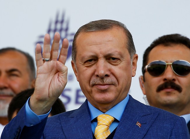 Turkish President Recep Tayyip Erdogan addresses graduating students at the Imam Hatip religious school in Istanbul, May 26, 2017. (Reuters/Murad Sezer)