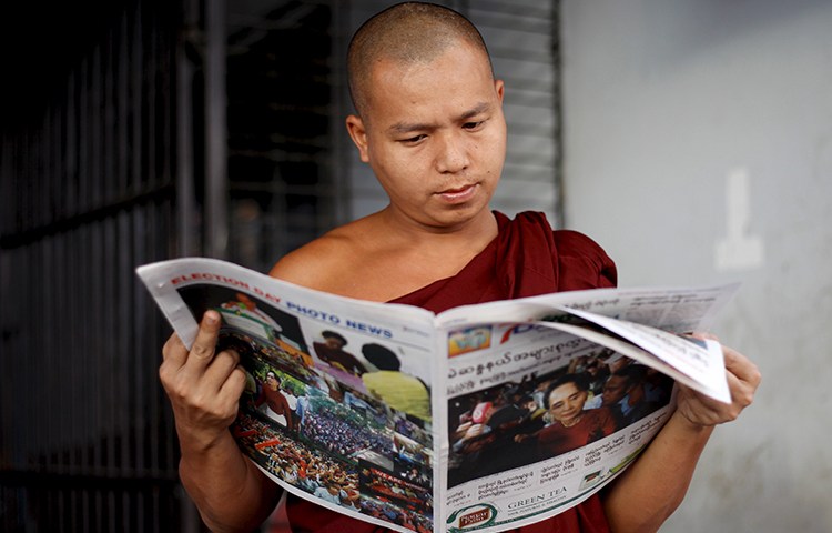 A monk reads the newspaper in Yangon, Myanmar, in this November 9, 2015 file photo. (Reuters/Soe Zeya Tun)