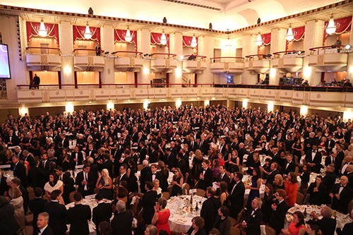 Guests of CPJ's annual awards dinner give a standing ovation in 2015. (Getty Images/Michael Nagle)