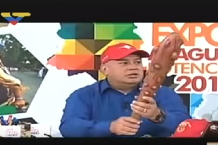 Tela mostra o legislador venezuelano Diosdado Cabello em seu programa na emissora estatal VTV.