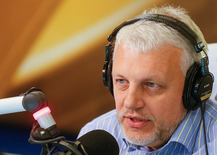 Pavel Sheremet talks on air at a Kiev radio station in 2015. The journalist’s career spanned print, radio, and TV in Belarus, Russia, and Ukraine. (Reuters/Valentyn Ogirenko)