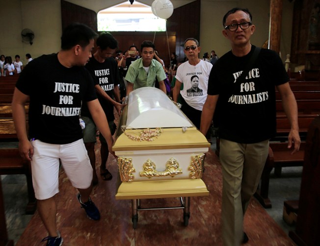 The Philippines ranks fourth on CPJ's most recent global Impunity Index, a measure of countries where journalists are killed and their murderers go free. Here, Filipino journalists escort the coffin of slain news reporter Alex Balcoba during his funeral in Manila, June 1, 2016. (Reuters/Romeo Ranoco)
