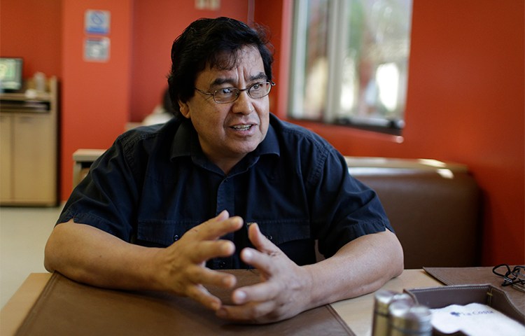 El periodista paraguayo Cándido Figueredo Ruiz, fotografiado en septiembre de 2015. Un juez firmó una orden que le otorgaba la libertad a un presunto narcotraficante que anteriormente había amenazado con asesinar a Figueredo. (AP/Jorge Saenz)
