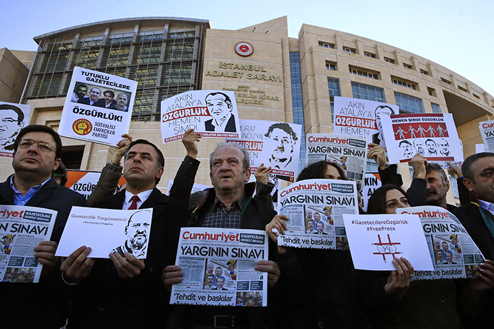 Demonstrators hold placards and copies of the Cumhuriyet daily newspaper as they stage a protest outside a court where the trial of about a dozen employees of the newspaper on charges of aiding terror groups, continues in Istanbul, Tuesday, Oct. 31, 2017. Most of them were released from prison earlier this month, but four of them, including editor-in-chief Murat Sabuncu and investigative journalist Ahmet Sik, are still in prison.(AP/Lefteris Pitarakis)