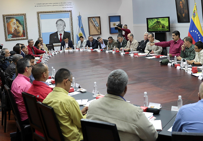 Venezuela's President Nicolas Maduro (third from right) speaks during a meeting with ministers in Caracas, Venezuela, November 1, 2017. CPJ called on Venezuelan authorities to conduct a thorough and transparent investigation into the disappearance of Venezuelan freelance photographer Jesús Medina Ezaine. (Miraflores Palace/Reuters)