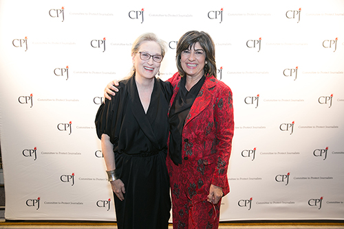 Actor and activist Meryl Streep with CNN Chief International Correspondent Christiane Amanpour, who hosted CPJ's 2017 International Press Freedom Awards dinner. (Getty Images/Kevin Hagen)
