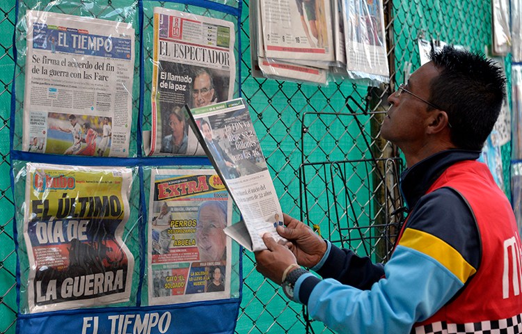 A newspaper vendor display papers in downtown Bogota, on June 23, 2016. A Colombia court ordered a magazine based in the city to reveal its sources. (AFP/Guillermo Legaria)
