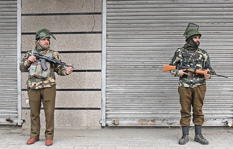 Indian paramilitary troopers stand guard in Srinagar in December, 2017. Freelancer Kamran Yousuf, who covers the Kashmir region, is facing anti-state charges. (AFP/Tauseef Mustafa)