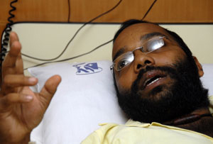 Namal Perera pictured in the hospital after being attacked in 2008. The journalist identified two of his assailants last year. (The Sunday Times, Sri Lanka)