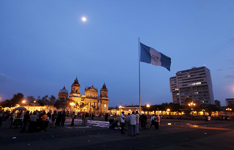 People gather at Constitution Square in downtown Guatemala City, Guatemala in August 2015. The bodies of two journalists, Laurent Ángel Castillo Cifuentes and Luis Alfredo de León Miranda, were found in a field outside the town of Santo Domingo, in Guatemala's southwestern Suchitepéquez deportment on February 1, 2018. (Reuters/Jose Cabezas)