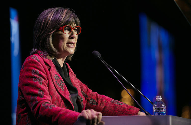 Christiane Amanpour discursa na cerimônia de entrega dos Prêmios Internacionais de Liberdade de Imprensa do CPJ, em novembro de 2017. (AFP / Getty Images / Kevin Hagen)