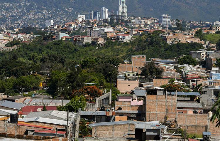 A view of Tegucigalpa in November 2017. Honduras lawmakers are considering a draft law that would regulate online speech. (AFP/Orlando Sierra)