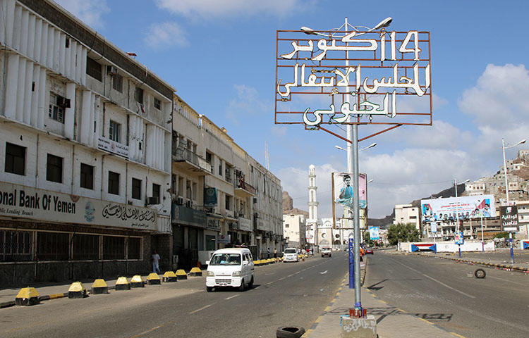 A street in the port city of Aden, Yemen in January 2018. Armed attackers on March 23 broke into the al-Shomou Foundation's Aden offices, where the daily Akhbar al-youm and the weekly al-Shomou are printed, and abducted at least seven people, according to reports. (Reuters/Fawaz Salman)