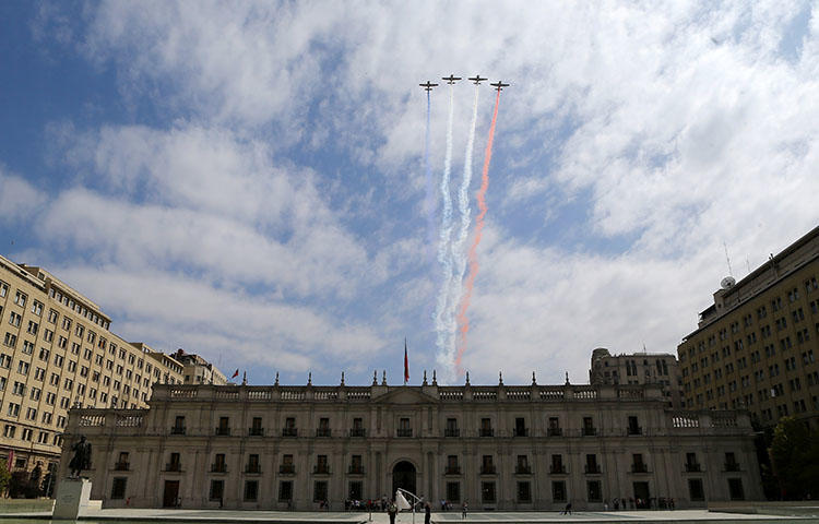 Airplanes fly in formation in Santiago, Chile on March 3, 2017. The independent Santiago-based Center for Investigative Journalism on March 7 reported that Chilean police intercepted calls, as well as WhatsApp and Telegrammessages, between five journalists and their sources. (Reuters/Ivan Alvarado)