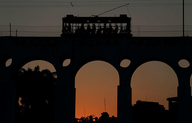 A tram is seen on a line over the Arcos da Lapa (Lapa Arches), an old aqueduct in Rio de Janeiro, Brazil on September 6, 2017. Two radio hosts in the northeastern Brazilian town of Patos were threatened by a local official, according to reports. (Reuters/Sergio Moraes)