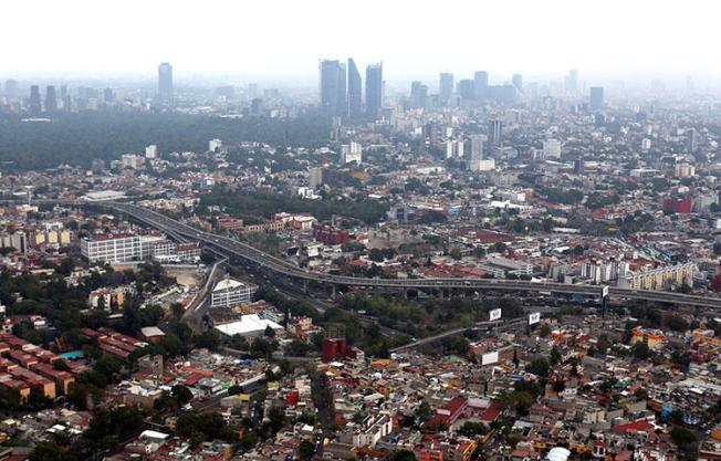 A view of Mexico City, Mexico in April 2018. Unknown intruders on April 20 burglarized the home of one of Proceso's website editors in Mexico City, according to reports. (Reuters/Gustavo Graf)