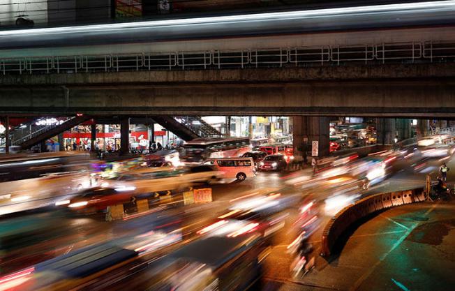 A main thoroughfare during rush hour in Quezon City, Philippines in February 2018. A Filipino journalist died on May 2, 2018, from injuries sustained in a shooting attack on April 30 in Dumaguete City. (Reuters/Dondi Tawatao)