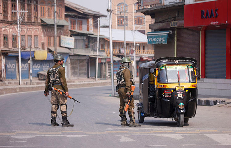 Indian police stop an auto-rickshaw in the city of Srinagar in Jammu and Kashmir state in April 2018. Officers from the Central Reserve Police Force, a paramilitary group, on June 2 beat journalist Muheet ul Islam while he was on his way to cover the funeral of a civilian who was allegedly crushed to death by a CRPF vehicle the previous day in the state's Srinagar city, according to Islam and news reports. (Reuters/Danish Ismail)