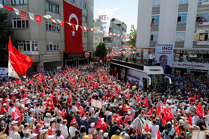 Muharrem Ince, presidential candidate of Turkey's main opposition Republican People's Party (CHP), addresses his supporters during an election rally in Istanbul, Turkey on June 3, 2018. Presidential and parliamentary elections are scheduled for June 24 and the ruling Justice and Development Party has been leaning on the media to provide them with favorable coverage, according to reports. (Reuters/Huseyin Aldemir)