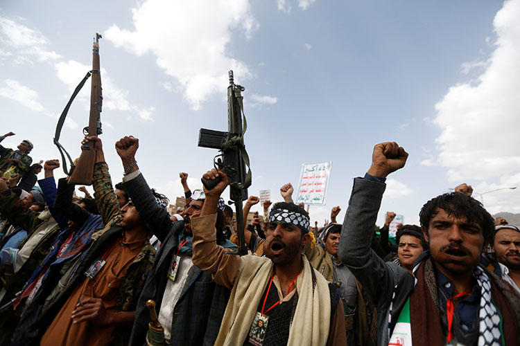 Houthi supporters demonstrate in Sanaa, Yemen, on May 15, 2018. A Yemeni journalist died June 2, soon after being released from Houthi custody. (Reuters/Khaled Abdullah)