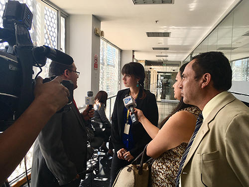 CPJ's Natalie Southwick speaks to reporters after a meeting at the National Assembly during the mission to launch the Ecuador report in Quito in July 2018. (CPJ/Carlos Martinez de la Serna)