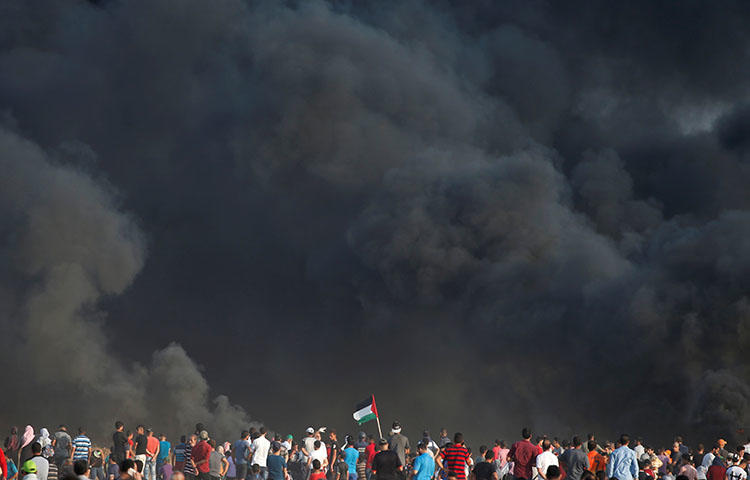 Palestinian demonstrators take part in a protest at the Israel-Gaza border, east of Gaza City on August 3, 2018. At least four Palestinian journalists were injured by gunfire and shrapnel while covering protests in the Gaza Strip between July 27 and August 10. (Reuters/Mohammed Salem)