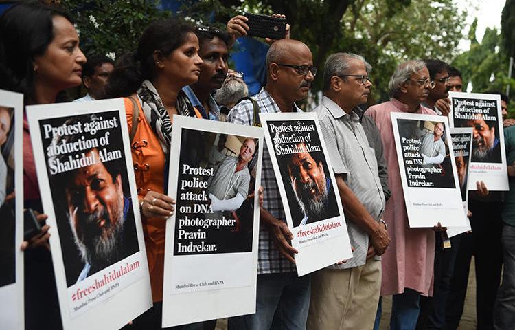 Indian photographers and journalists gather outside the Mumbai Press Club to protest against the July 27 attack on photojournalist Pravin Indrekar by police in the Indian state of Gujarat, in Mumbai on August 7, 2018. They were also protesting the recent arrest of photojournalist Shahidul Alam in Dhaka, Bangladesh. (AFP/Punit Paranjpe)