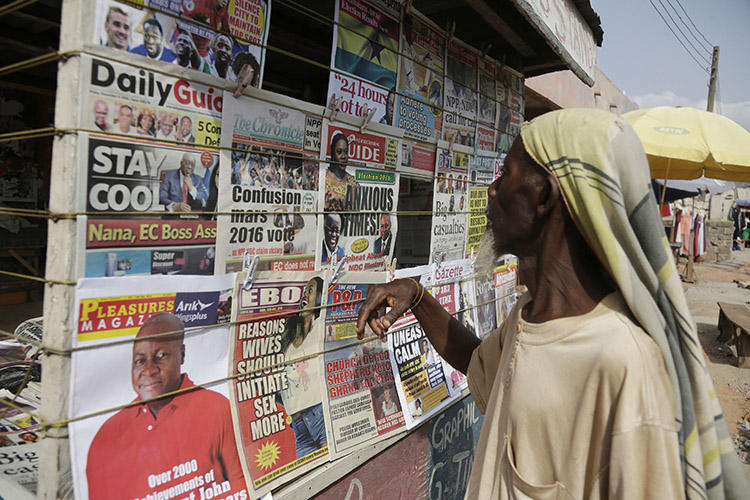 A newsstand in Ghana's capital, Accra, in 2016. Attackers abducted and beat a reporter for the Ghana News Agency on August 27 over his critical coverage of an opposition politician in Bawku. (AP/Sunday Alamba)
