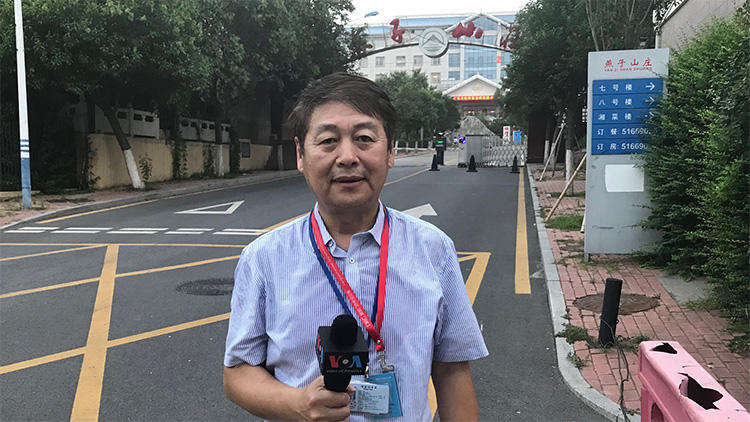 Voice of America Mandarin Service correspondent Yibing Feng. Feng and his assistant, Allen Ai, were detained for about six hours on August 13, 2018, by security personnel after they tried to conduct an interview in Jinan, Shandong Province, China. (Voice of America)