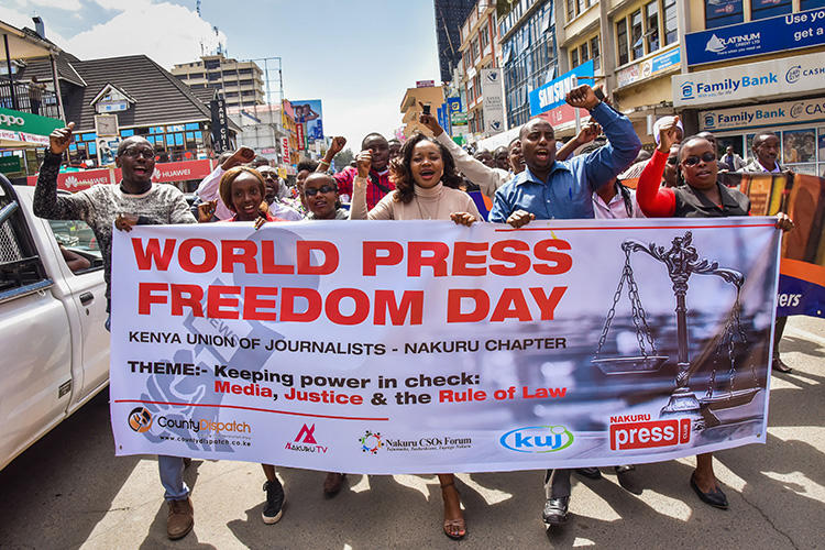 Journalists and members of the civil society march for World Press Freedom Day on May 3, 2018, in Nakuru, Kenya. A Daily Nation journalist was assaulted and briefly abducted in western Kenya on September 3. (AFP/Suleiman Mbatiah)
