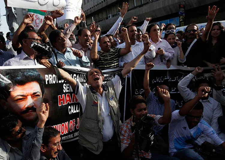 Pakistani journalists protest over the attack that nearly killed Geo News anchor Hamid Mir in April 2014. Several independent organizations are advocating for journalist safety. (Reuters/Akhtar Soomro)