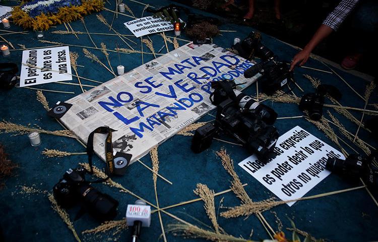 Um memorial para o jornalista assassinado Angel Eduardo Gahona em Manágua, Nicarágua, em 26 de abril de 2018. Dois homens foram condenados em 27 de agosto pelo assassinato de Gahona, em um julgamento que foi criticado como injusto.  (Reuters/Oswaldo Rivas)