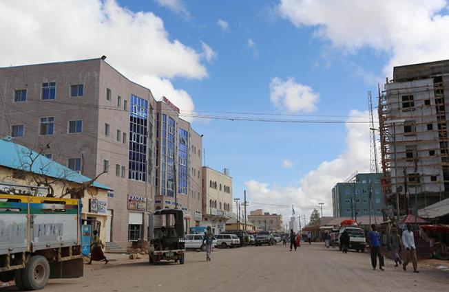 A general view shows people walking along a street in Galkayo on April 21, 2015. A radio reporter and photographer was killed in Galkayo on September 19, 2018. (Reuters/Feisal Omar)