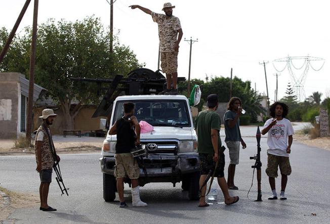 Militiamen loyal to the Government of National Accord (GNA), Libya's internationally recognized government, keep watch in Tripoli on September 25, 2018. Authorities in Ajilat, a city under GNA rule, are taking legal action against a journalist who reports on corruption. (AFP/Mahmud Turkia)