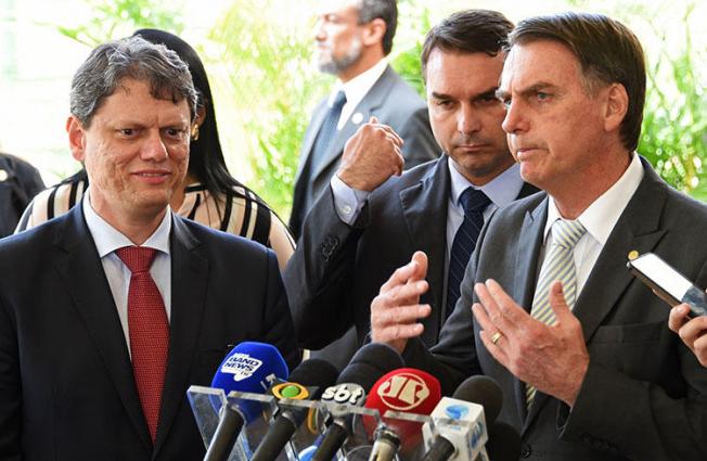 Brazil's new president, Jair Bolsonaro, right, talks to the press in Brasília on November 27. Journalists in Brazil say they expect the hostile climate experienced during the election to continue as Bolsonaro takes office. (AFP/Evaristo Sa)