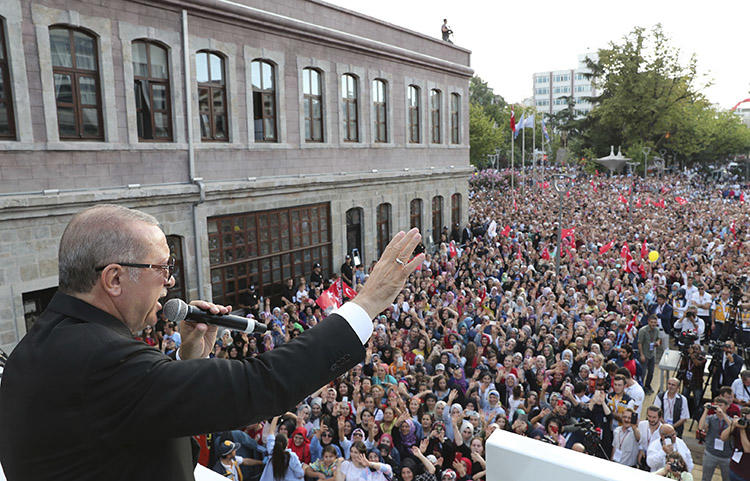 President Erdoğan addresses supporters in Trabzon on August 12. A journalism student in the city is detained on accusations of insulting the president in an article. (Presidential Press Service pool via AP)