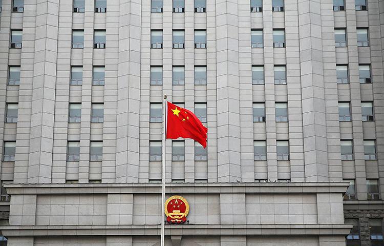 A Chinese flag flutters in front a courthouse in Beijing, China, on September 22, 2016. A court in Hubei province today sentenced human rights journalist Liu Feiyue to a five-year prison term. (Damir Sagolj/Reuters)