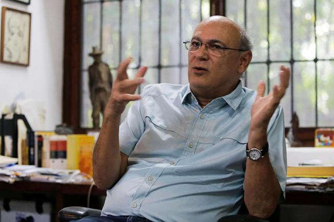 El periodista Carlos Fernando Chamorro habla durante una entrevista con Reuters en Managua, Nicaragua, el 24 de diciembre de 2018. El 20 de enero de 2019 Chamorro anunció que huyó a Costa Rica. (Reuters/Oswaldo Rivas)