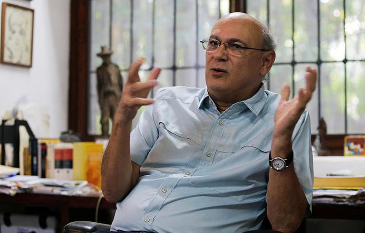 O jornalista Carlos Fernando Chamorro fala durante uma entrevista à Reuters em Manágua, na Nicarágua, em 24 de dezembro de 2018. Em 20 de janeiro de 2019, Chamorro anunciou que havia fugido para a Costa Rica. (Reuters/Oswaldo Rivas)