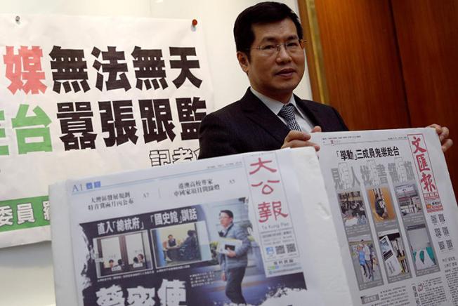 Democratic Progressive Party lawmaker Lo Chih Cheng poses with copies of Hong Kong's Ta Kung Pao and Wen Wei Po newspapers after a news conference, in Taipei, Taiwan, on January 18, 2019. (Tyrone Siu/Reuters)