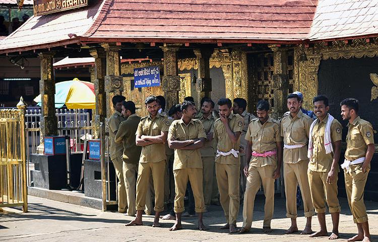 Indian police stand guard at the Ayyappa shrine at the Sabarimala temple in Kerala state on January 2, 2019. On January 23, two reporters were attacked while covering the shrine. (Image via AFP)