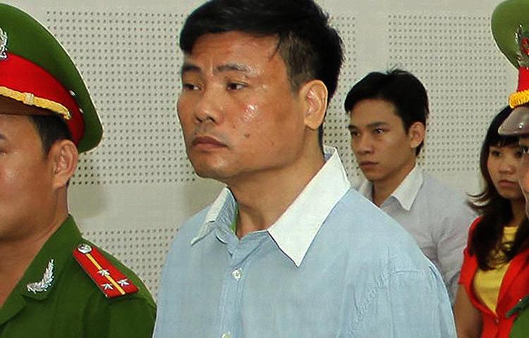 Blogger Truong Duy Nhat stands trial in Vietnam on March 4, 2014. He recently disappeared from Thailand and has resurfaced in a Vietnamese prison. (Vietnam News Agency via AFP)