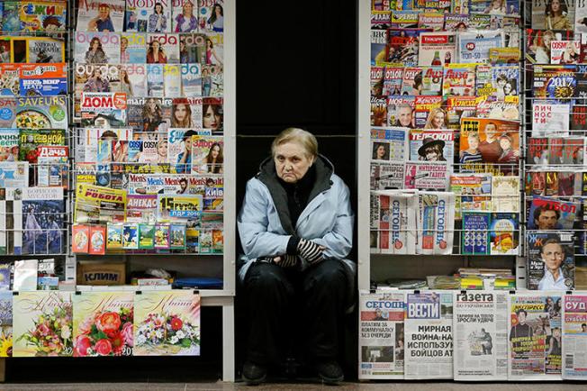 A vendor of magazines, newspapers, and calendars sits in an underground walkway in central Kiev, Ukraine, on November 18, 2016. A Ukrainian court granted the prosecutor general access to a news magazine's files and reporter's emails in February 2019. (Reuters/Valentyn Ogirenko)