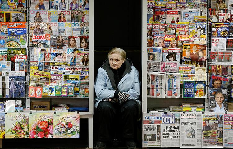 A vendor of magazines, newspapers, and calendars sits in an underground walkway in central Kiev, Ukraine, on November 18, 2016. A Ukrainian court granted the prosecutor general access to a news magazine's files and reporter's emails in February 2019. (Reuters/Valentyn Ogirenko)