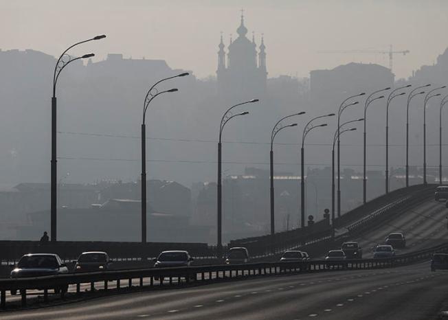 Cars drive on a highway in Kiev, Ukraine, on January 18, 2017. Journalists in Kiev have recently reported being watched and followed. (Gleb Garanich/Reuters)
